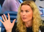 ТАСС: Тутберидзе прилетела в Пекин на отборочный турнир к ОИ-2026
