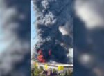 Пожар вспыхнул на складе стройматериалов в подмосковном Некрасовском