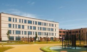 Строительство новой школы на 550 мест завершилось в Крюкове