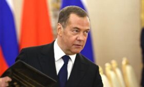 Медведев заявил, что окончание конфликта на Украине обернется гибелью Киева