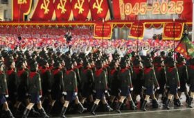 Силы специального назначения с флагами РФ и КНДР прошли на параде в Пхеньяне