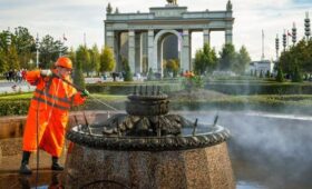 Фонтаны на Центральной аллее ВДНХ подготовлены к зиме