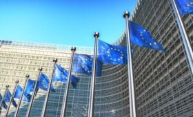 В ЕК заявили, что новые санкции США против России могут отразиться на ЕС