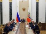Ушаков сообщил, что Путин провел совещание с Совбезом РФ после разговора с Трампом