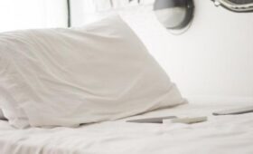 Врач Цуканова: подушка может оказаться причиной появления морщин