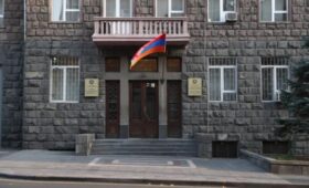 Армянские силовики попытались задержать мэра Гюмри Вардана Гукасяна