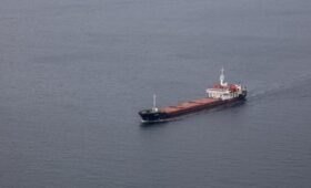 Bloomberg: идущий в Индию танкер с российской нефтью остановился после санкций США