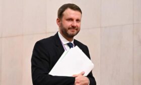 Орешкин оценил шутку Путина про название «Орешника»