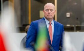 Уитакер обсуждает с ЦРУ альтернативные санкциям возможности давления на Россию