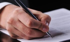 Юрист Кваша: гражданин может воспользоваться правом на списание практически всех долгов