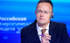Сийярто заявил, что Венгрия не будет блокировать 19-й пакет санкций ЕС против РФ