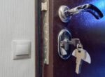 Незаконных жильцов выселили из квартиры сироты в Некрасовке