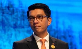 Orange: нижняя палата парламента Мадагаскара проголосовала за отстранение президента