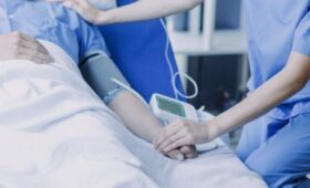В США медсестра увидела смерть с косой у кровати пациента