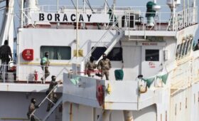 Задержанный во Франции танкер Boracay возобновил движение