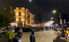 Протестующие в Тбилиси покинули территорию возле президентского дворца