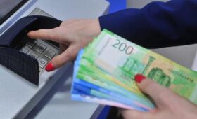 «Известия»: клиенты банков РФ заявили об увеличении срока кредитов без предупреждения