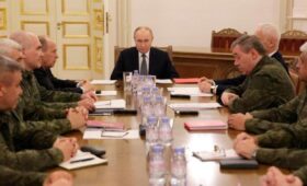 Глава Генштаба Герасимов: ВС РФ наступают практически по всем направлениям