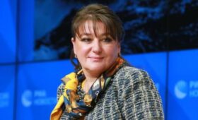 Депутату заксобрания Петербурга Мельниковой стало плохо на заседании