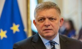 Словакия выделит первый пакет помощи Украине при Фицо