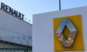 Власти РФ включили концерн Renault в санкционный список