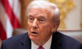 Трамп заявил, что Зеленский будет на связи во время саммита РФ и США