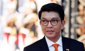 2424.mg: президент Мадагаскара распустил нижнюю палату парламента из-за протестов