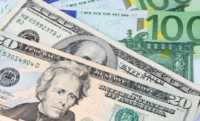 Инвестстратег Бахтин: зимой стоимость доллара составит около 80 рублей