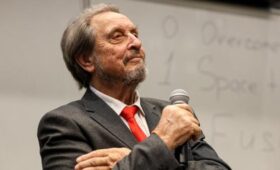 Отец Илона Маска поставил россиянок в пример другим женщинам