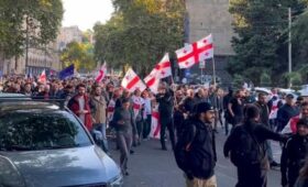 Pirveli: протестующие в Тбилиси ворвались во двор резиденции президента Грузии
