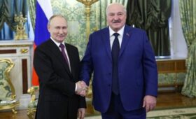 Пресс-секретарь Лукашенко заявила, что он лично передаст подарок Путину на день рождения
