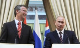 Экс-генсек НАТО Столтенберг рассказал о приятных беседах с Путиным