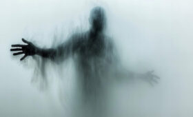 DM: призрак попал на камеры видеонаблюдения в Честерском замке Британии