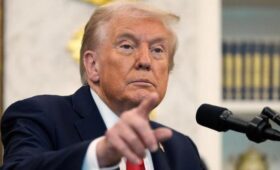FT: Трамп кинул принесенные Зеленским на встречу карты линии фронта