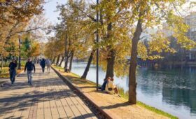 Москвичи предпочитают осенью гулять на Чистых прудах и по Тверской улице