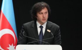 Премьер Грузии Кобахидзе назвал преступлением протесты у дворца президента