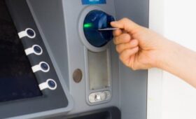 Экономист Мамедова: перед снятием более 50 тыс руб нужна консультация с банком