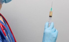 Мужчина в Китае потратил 560 тыс долларов на инъекции для создания пресса