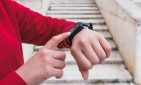 В Китае мужчину уволили из-за приложения по подсчету шагов