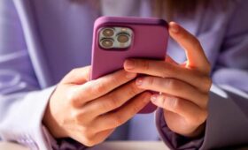 «Коммерсант»: в РФ планируют «охлаждать» СМС и мобильный интернет после роуминга