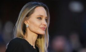 В Крыму призвали Анджелину Джоли посетить «Аллею ангелов» в Донецке