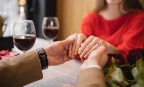 SCMP: в Китае бездомный мужчина обманом жил за счет 5 женщин