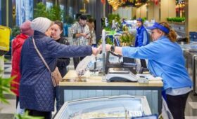 Скидки для пенсионеров начали действовать на рыбных рынках «Москва – на волне»