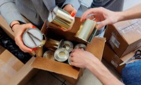 Почти 15 тонн гумпомощи отправили студенты столичных колледжей в зону СВО