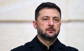 Зеленский заявил, что украинцы на Западе продвигают позицию России