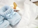 В ОП призвали относиться с осторожностью к тренду на встречи одиноких мам из роддома