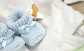 В ОП призвали относиться с осторожностью к тренду на встречи одиноких мам из роддома