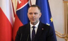 Президент Польши потребовал извинений от глав спецслужб, которые не пришли на встречу