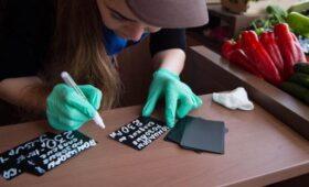 СПРФ: россияне теряют 1 трлн рублей ежегодно из-за ценников в магазинах