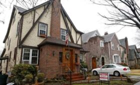 WSJ: дом, в котором Трамп провел детство, выставили на аукцион за 2,3 млн долларов